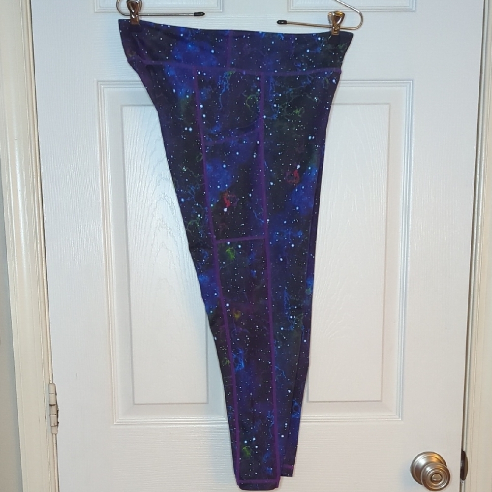 Constantly Varied Gear Women's Galaxy Print Capri Leggings - Picture 11 of 12